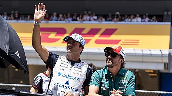 El recado de Fernando Alonso a Carlos Sainz tras el GP de España: «Prefiero que nadie me encierre contra el muro y estar vivo al acabar la carrera»