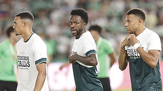 El periodista vizcaíno que defiende a Vinicius y Mbappé y carga contra los autores de la camiseta de Ceuta