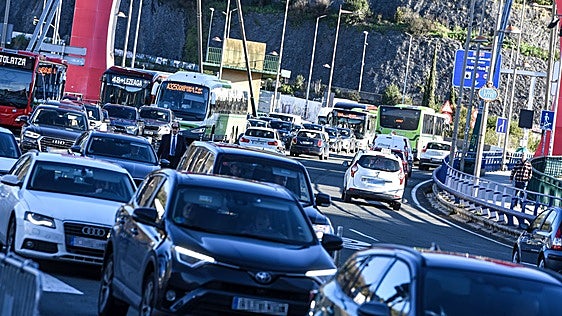 El parque de vehículos de Euskadi es más viejo que nunca y ya supera los 15 años
