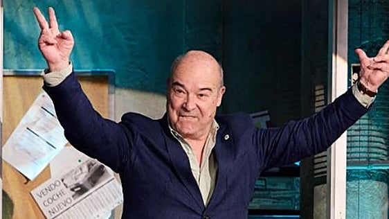 El buen rollo de Antonio Resines con cuatro personas con discapacidad que participan en su nueva película: «Este me llama abuelo cabrón»