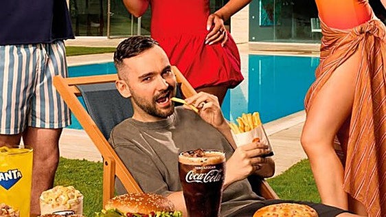 Congelar basura, restregarse la camiseta de Argentina por sus partes... así es el Xokas, el creador de contenido al que Burger King ha retirado de su campaña