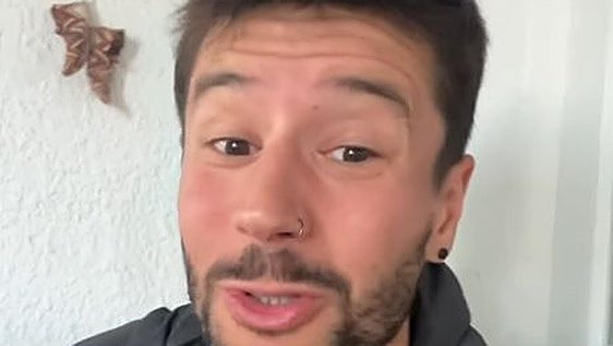 El batería de Bromas Aparte reacciona al vídeo viral del momento: «Esta canción es nuestra»