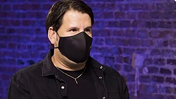 Lucas presume de su nueva nariz: «No paro de mirarme al espejo»