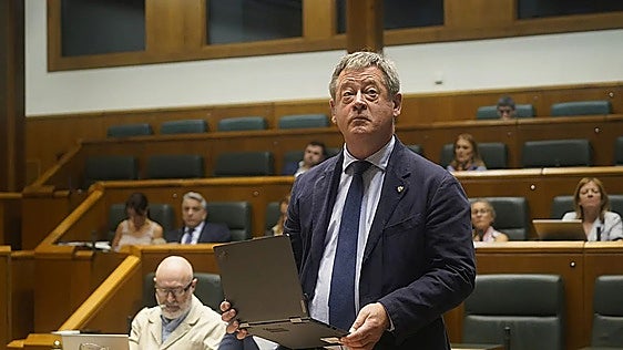 «No me compete si un ertzaina de Beasain lleva buzo ignífugo en fiestas», dice Zupiria