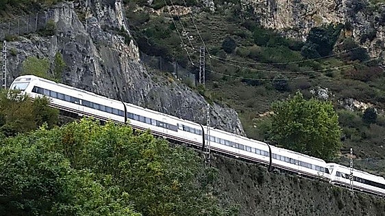 Transportes contrata la construcción del segundo tramo de la línea de alta velocidad Burgos-Vitoria por 136,6 millones