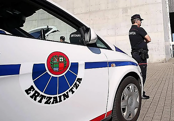 Detenido un hombre por atracar comercios de Santutxu regentados por mujeres, a las que encerraba y obligaba a quitarse la ropa