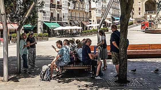 El Ayuntamiento activa la alerta naranja del Plan de Calor de Vitoria