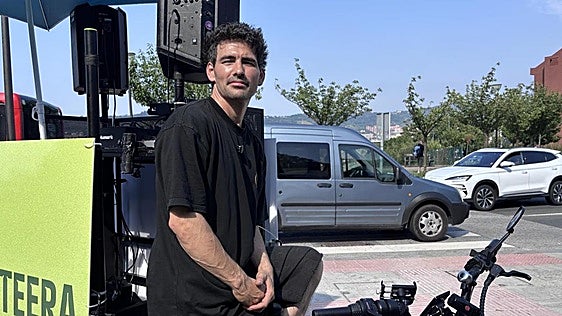 Un DJ sobre ruedas: «Mi misión es animar el trayecto hasta Kobetas»