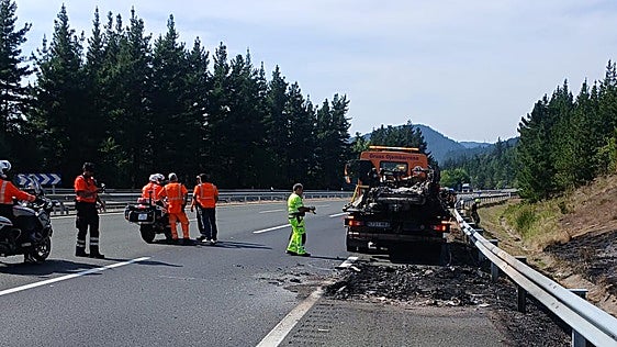 Sofocado el fuego en la AP-68 tras el incendio de un coche
