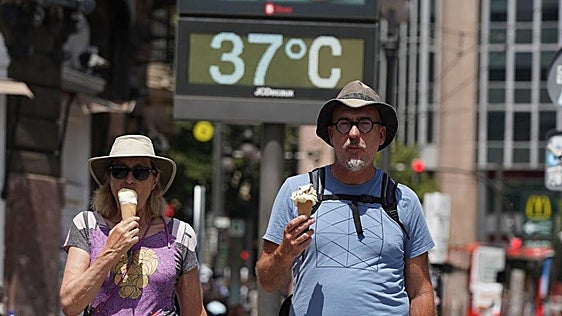 Elevan a naranja la alerta por calor extremo para este martes en Bizkaia