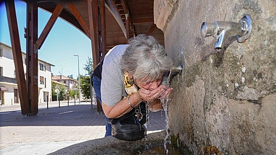 Asparrena, Zuia y Urkabustaiz prohíben el riego de zonas verdes y el llenado de piscinas