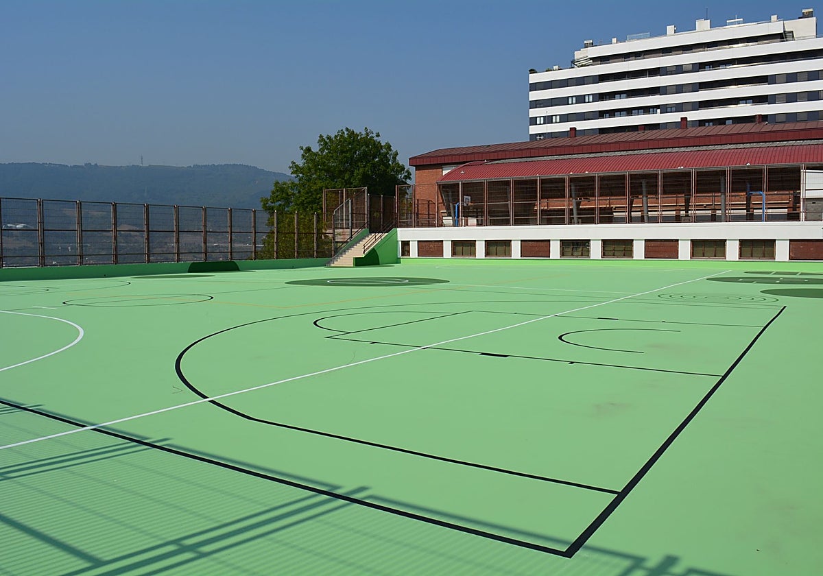 Sestao culmina la renovación del patio del colegio de Kueto tras invertir 285.000 euros