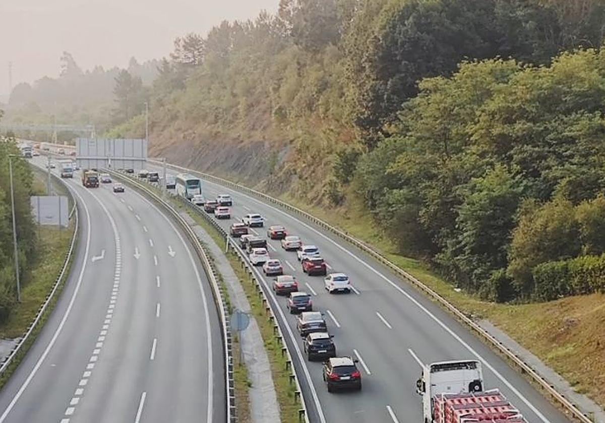 Retenciones en el Txorierri por un accidente a la altura de Lezama