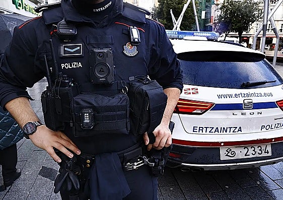 Dos detenidos y cuatro heridos tras una pelea con arma blanca en un bar de Portugalete