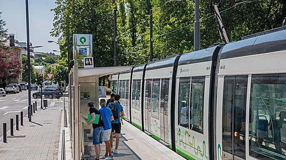 Euskotren ofrece un servicio especial de tranvía en las fiestas de Vitoria