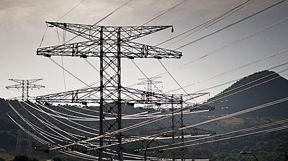 Portazo a la línea de alta tensión que iba a cruzar Bizkaia con la energía producida por plantas solares alavesas