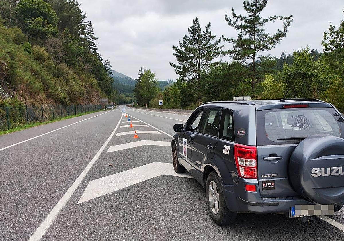 Muere un hombre de 51 años en un accidente entre un camión y un coche en el corredor del Cadagua a la altura de Zalla