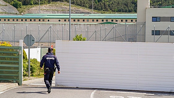 La prisión alavesa de Zaballa ya recibe a todos los nuevos presos de Bizkaia por las carencias de Basauri