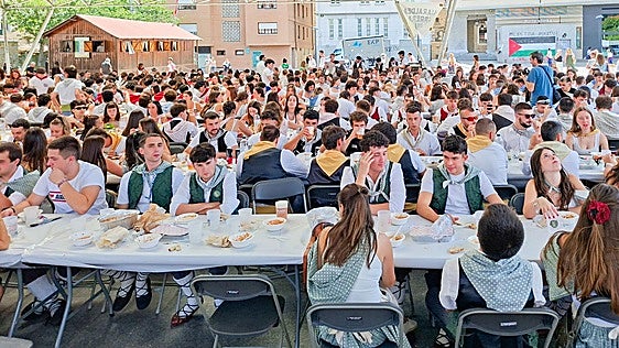 Llodio se entrega a los fogones para ensalzar la hermandad