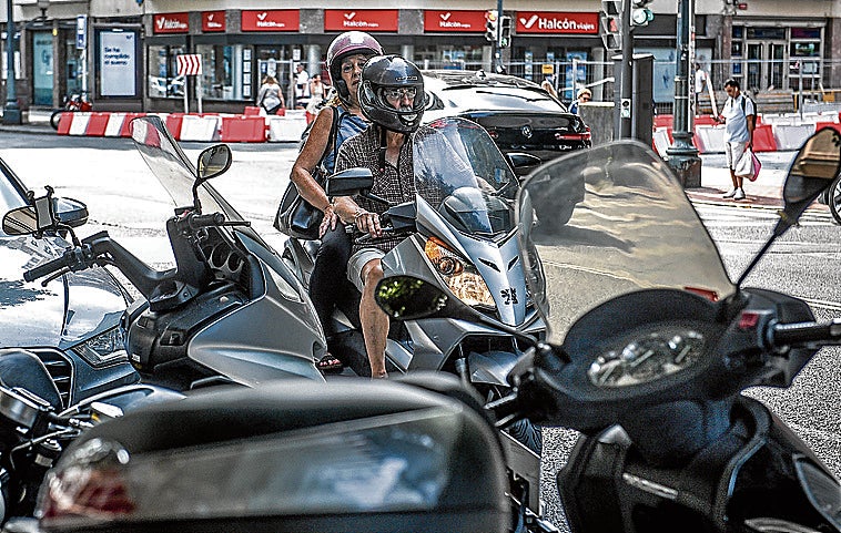 El calor y las zonas de bajas emisiones disparan la venta de motos en Bizkaia