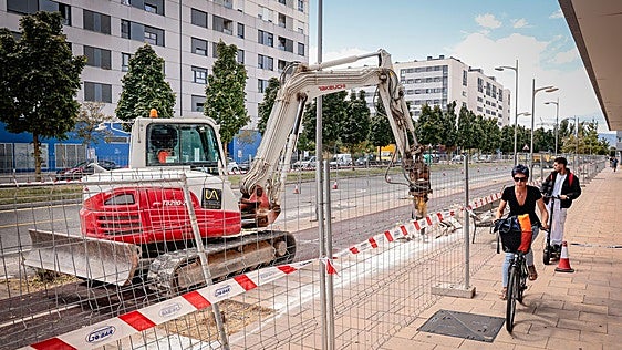 Las máquinas entran en Zabalgana para ejecutar el primer ramal de su tranvía