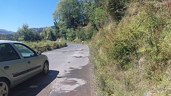 «Es una de las carreteras de entrada a Ondarroa y tiene un estado lamentable»