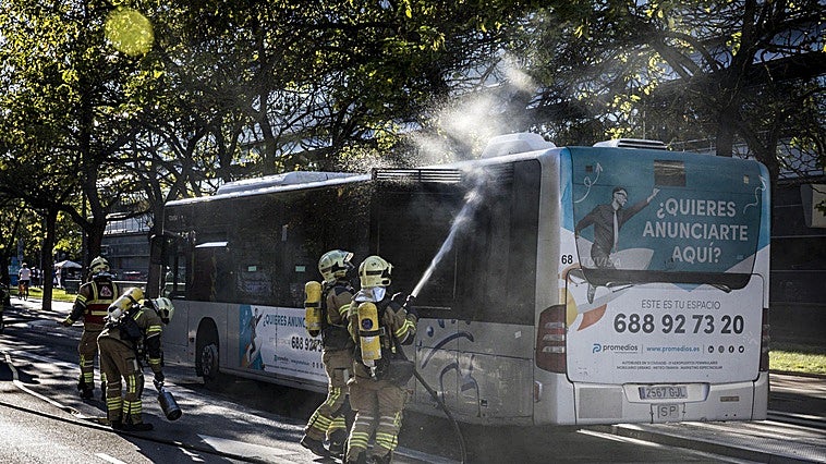Polémica en los bomberos de Vitoria por contratar al aspirante investigado por cambiar de género