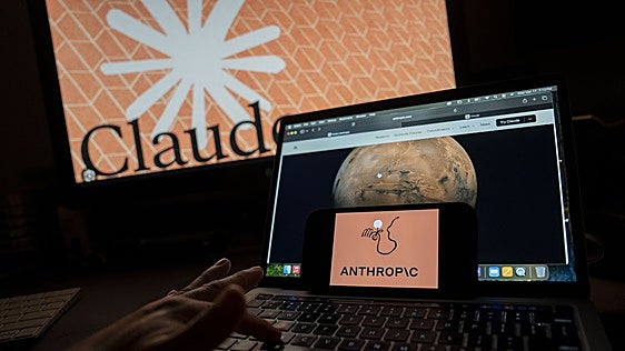 Anthropic, epaitegietara milaka abestiren eskubideak lapurtzeagatik Claude entrenatzeko