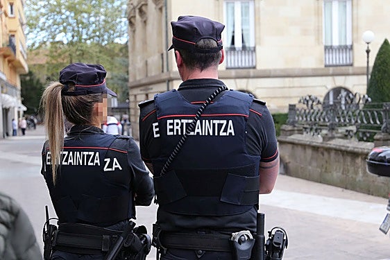 Mujeres ertzainas acosadas por sus exparejas ertzainas: «Coincidimos en San Mamés un turno con orden de alejamiento»