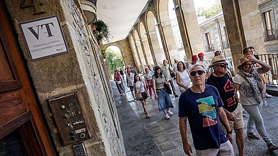 El coto a los pisos turísticos condiciona el acuerdo para aprobar el plan del Casco Viejo de Vitoria