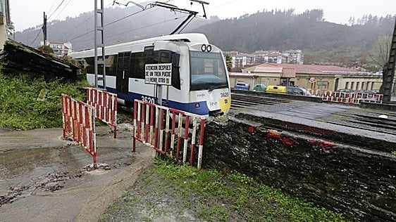 Cortan la línea férrea entre Bilbao y León por el descarrilamiento de un tren en Espinosa