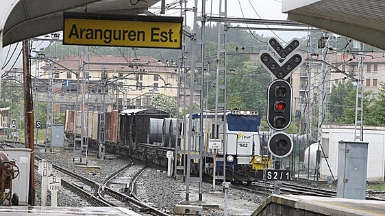 Tres detenidos en Zalla por robar 44 traviesas en la estación de tren