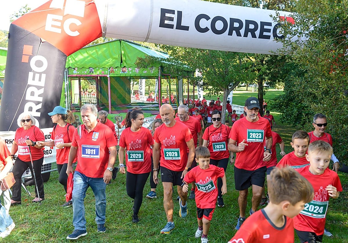 Deporte solidario en familia en Loiu