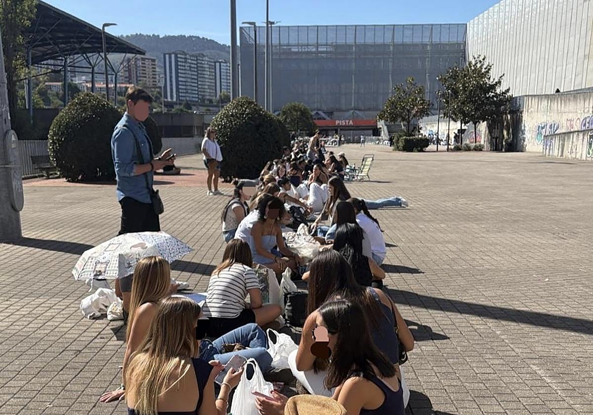 Decenas de personas no pudieron acceder al concierto de Aitana en el BEC al tener entradas falsificadas