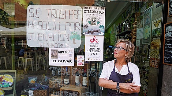 Vicki busca relevo para su tienda delicatessen de Bilbao: «Me marcho y no encuentro a nadie que quiera hacerse cargo»