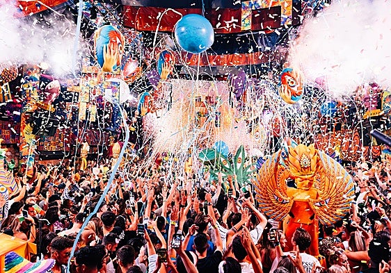Una de las fiestas Elrow en ibiza.