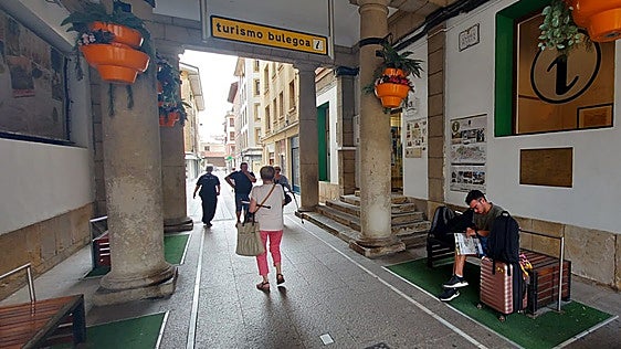 La Oficina de Turismo de Gernika atendió a 22.572 visitantes este verano
