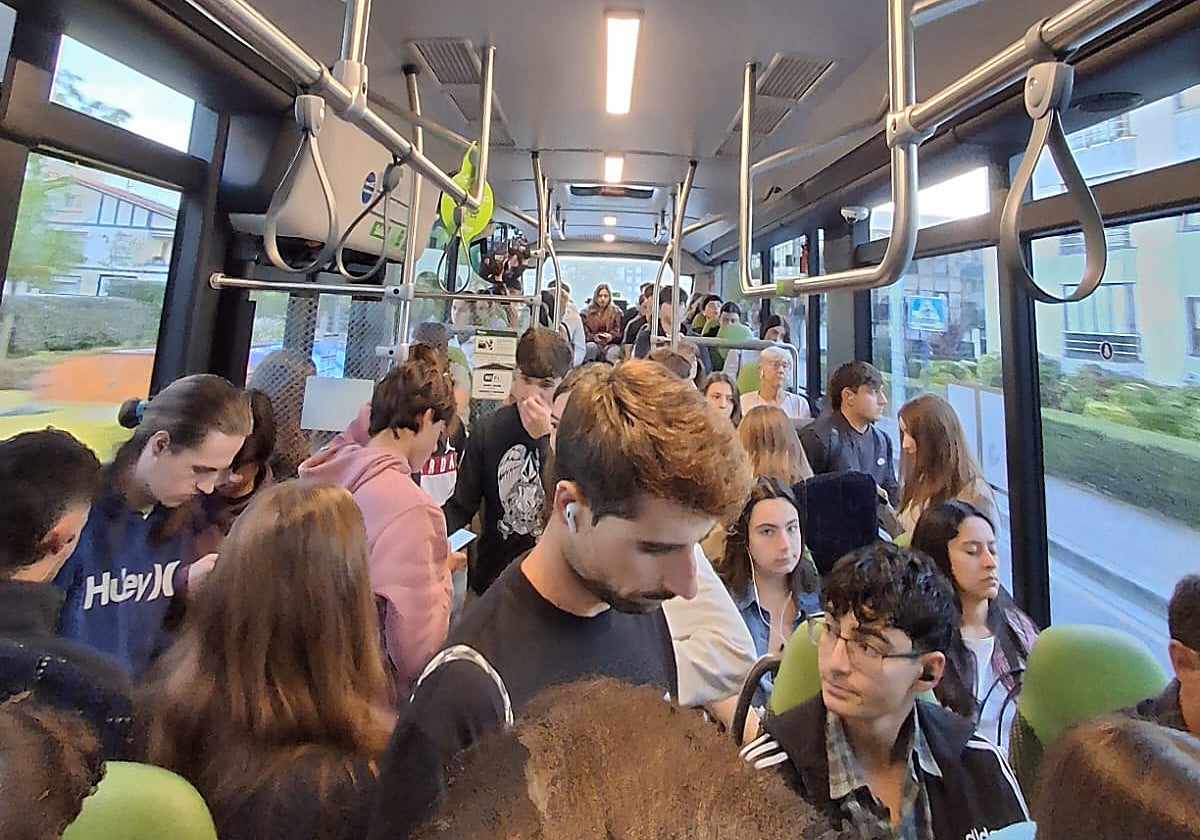 Los alumnos del campus de Leioa de la EHU presentan sus quejas con el servicio de Bizkaibus