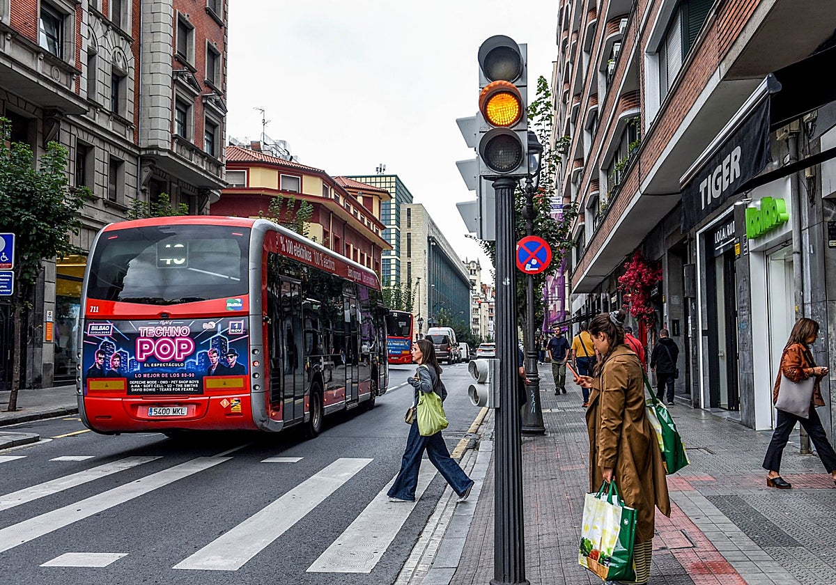 Bilbao analiza 90 semáforos para decidir dónde suprime la luz ámbar