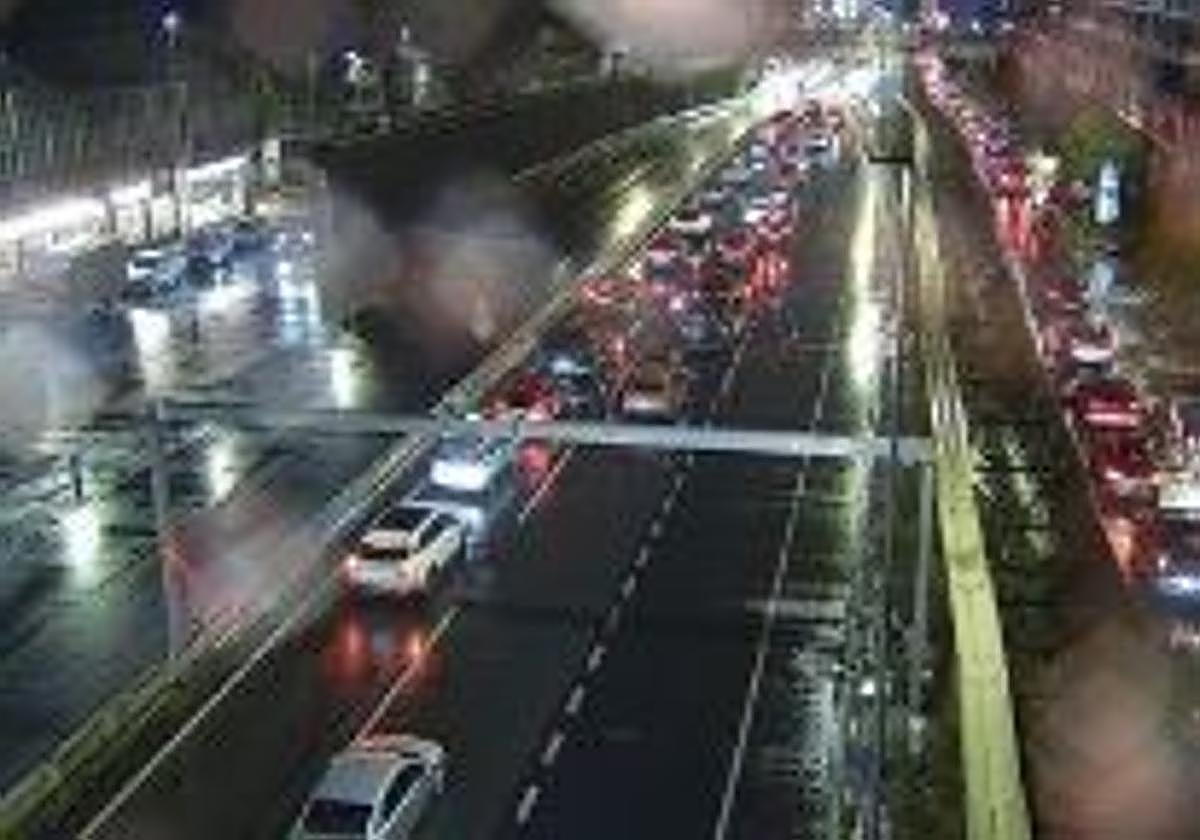 La Avanzada reabre el tráfico en dirección Bilbao tras estar cortada en ambos sentidos tras inundarse el túnel