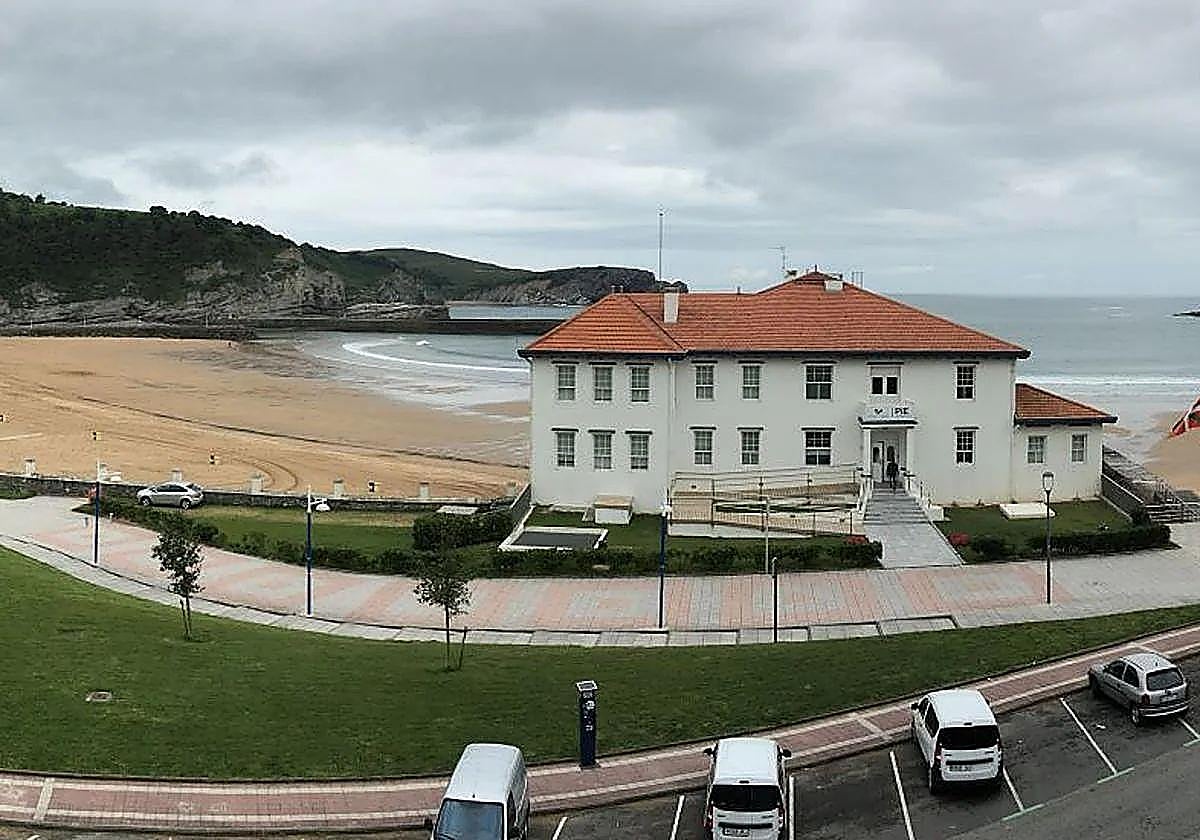 La Estación Marina de Plentzia de la EHU se quedará en la playa al menos dos años más