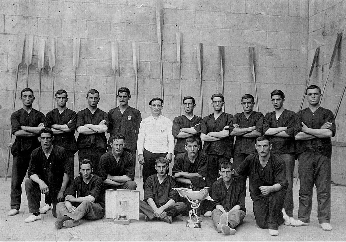 Ondarroa celebra el centenario de una trainera invencible que hizo historia