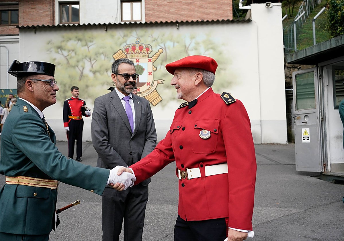 El coronel de la Guardia Civil de Bizkaia reclama «coordinación y lealtad por encima de protagonismos»