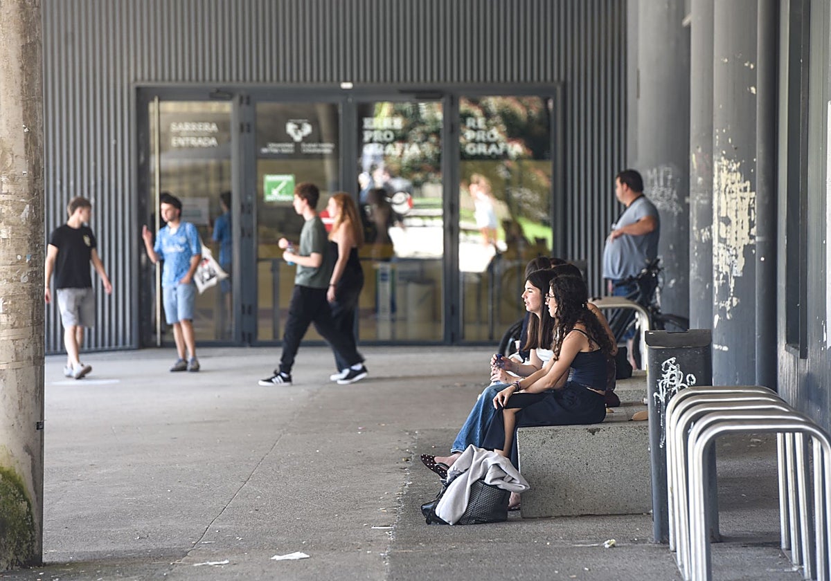 45 de cada 100 vizcaínos de más de 15 años tienen estudios superiores