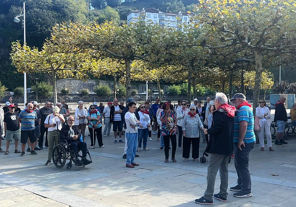 Los pensionistas de Ondarroa redoblan las protestas por un bizkaibus directo al hospital