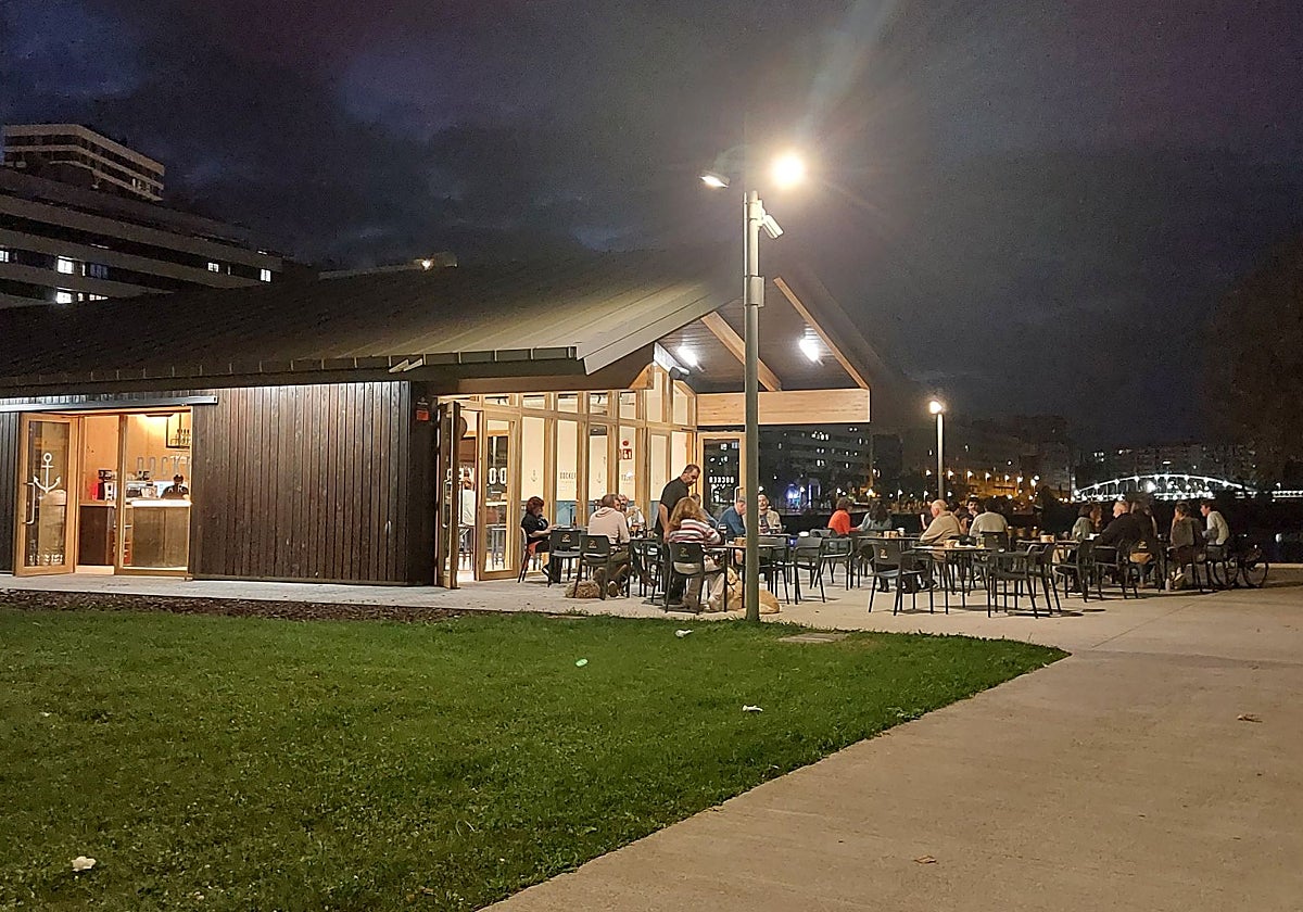 El gran parque junto a la ría en Barakaldo estrena local hostelero