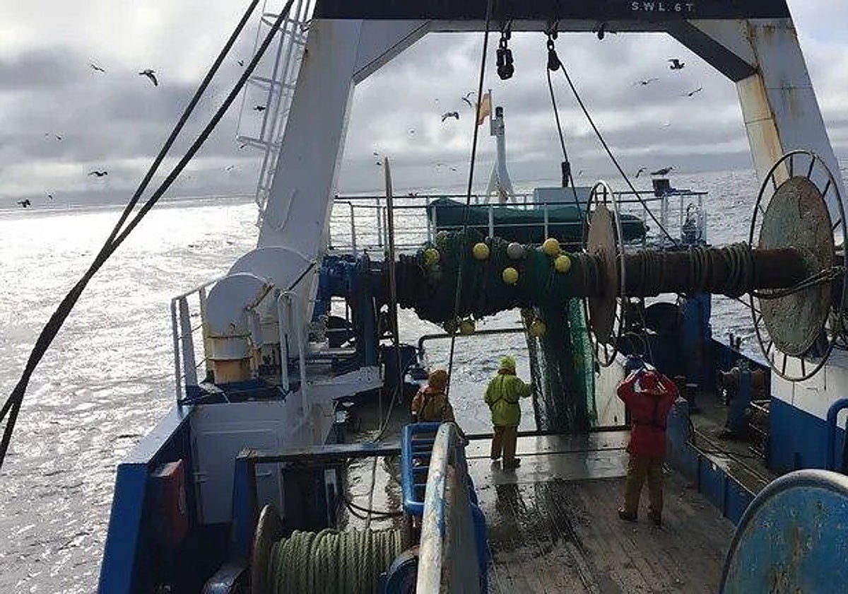 La flota de Ondarroa reanuda su actividad ante el temor a quedarse sin tripulantes