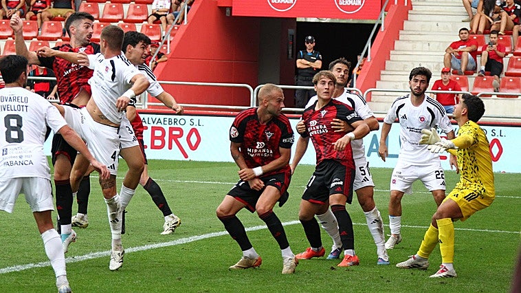Las estrategias ocultas en la pizarra del Mirandés