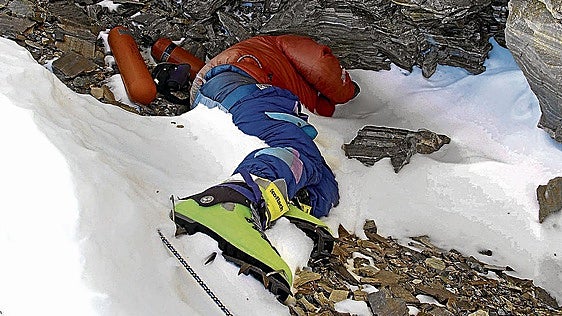 El cementerio del Everest: la tragedia de 'Botas Verdes' y un rescate casi imposible