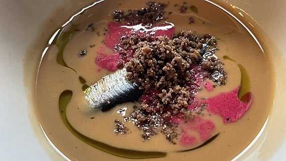 El restaurante de Cantabria al que hay que ir para probar el ajoblanco de avellanas